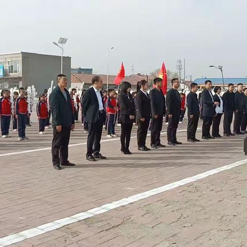 缅怀革命先烈，传承红色精神——王奔镇中心小学校清明祭扫活动