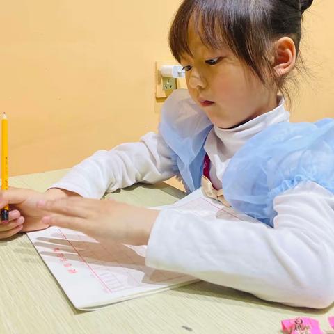童谣周六书法一班基础笔画，垂露竖，悬针竖，右点例字：下～干