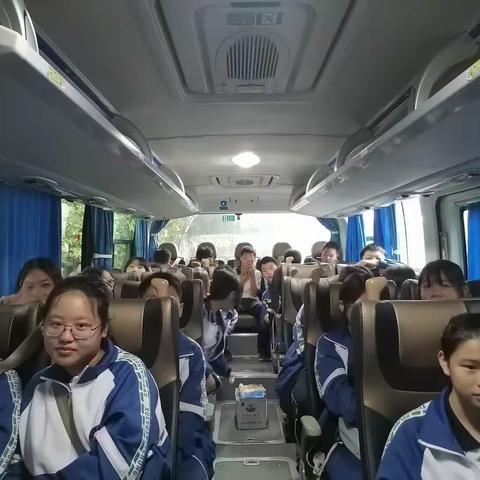 铜仁学院附属中学七年级（18）班          “桃花源记•一路酉礼”  酉阳地质科普研学活动