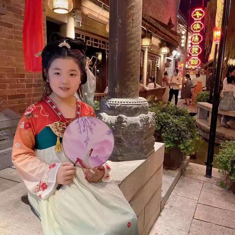 伊洛中学小学部第十届校园读书节“最爱童书我推荐”优秀视频展播