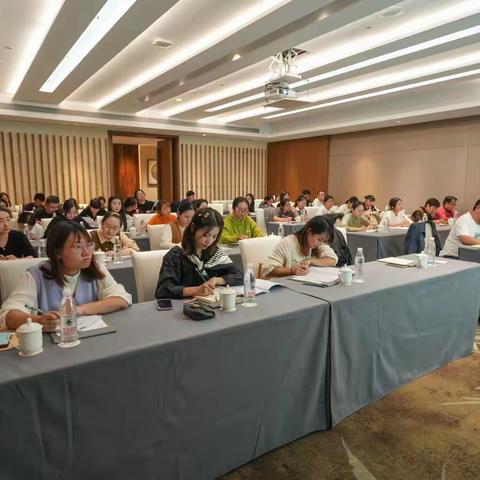 春风化雨 润物无声——梅城中心小学班主任工作专题会议暨“梅晓•班主任微论坛”启动仪式