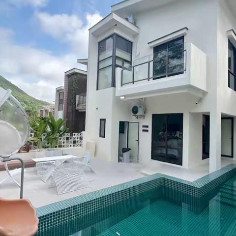 海陵岛网红泳池滑梯别墅｜E4202-多巴胺现代风格6房9床｜免费接送沙滩+私家花园大泳池+KTV+碳烤炉+麻将+厨房