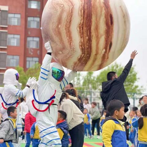 “童心向太空，共筑中国梦”——滨海镇中心幼儿园亲子趣味活动