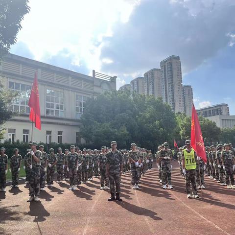 戎装砺青春，奋楫向未来——江东中学举行2023级新生国防教育活动