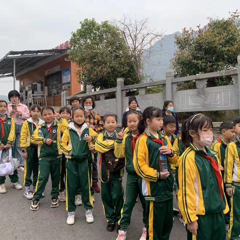 铜仁市第十八小学三（3）班百花渡走进锦江河畔•感受魅力碧江硏学活动