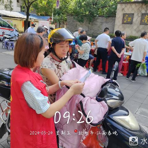 五峰社区开展“分类有我 志愿同行”活动