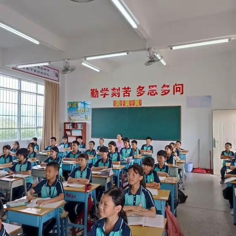 翁源县教师发展中心对礤下学校进行教学视导