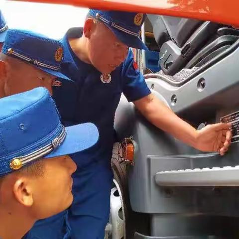 2023年度消防员职务及衔级晋升培训班组织开展车辆及装备器材培训