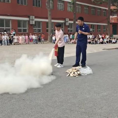 关爱学生 幸福成长‖消防演练，安全“童”行——邱县梁二庄小学消防安全演练活动