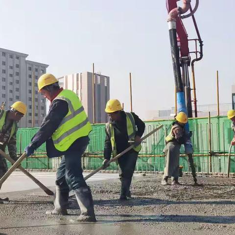 太原学院教学实验实训楼顺利封顶！