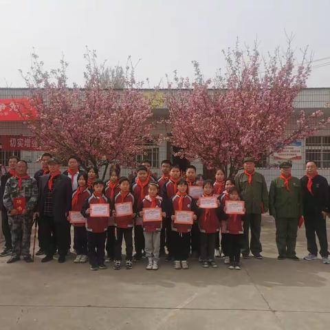 老兵进校园活动之革命精神代代传