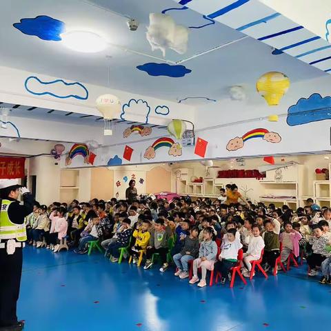 “交警进校园，交规入童心”——好梦幼儿园交通安全主题活动