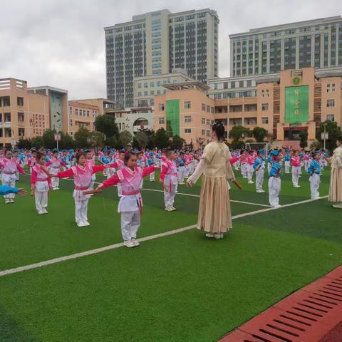 读经典 习礼仪——泰和县第三实验小学一年级和文化展演