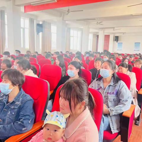 魏集镇中心小学    家校携手共育美好未来第四期家校共育大讲堂