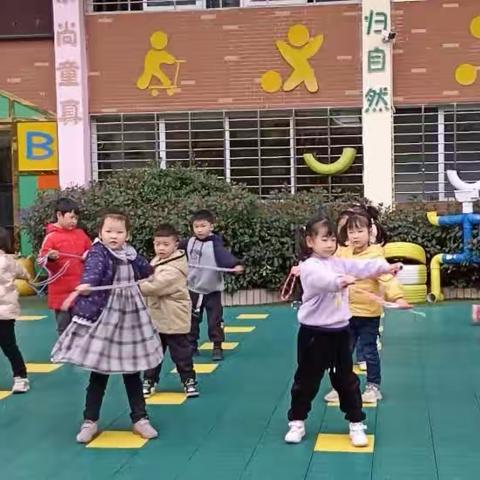 【鄂城区凤凰东升幼儿园】我的观察故事——跳绳的多样玩法