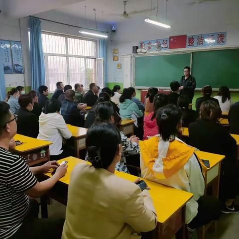 家校携手，共促成长——黎民居乡中心小学家长会