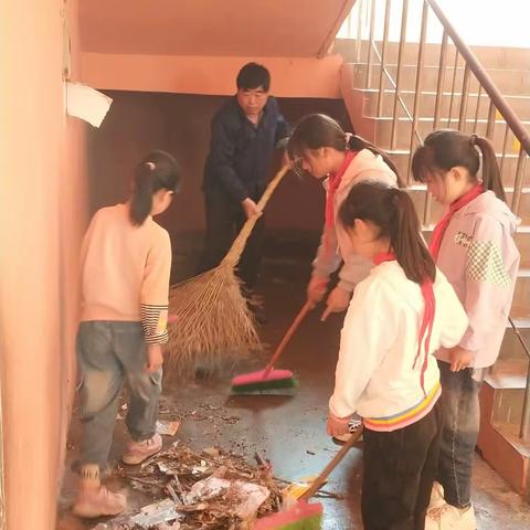 店子镇明德小学———周一大扫除