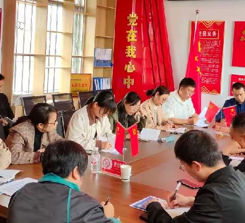 共沐风雨 一路前行—河东九年制学校召开八年级家长会