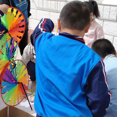 “春归花开满米兰，桃韵书香溢校园”桃花节之跳蚤市场