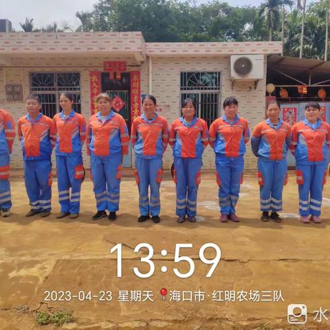 2023年4月23日，东山片区保洁员在三队人居环境整治作业