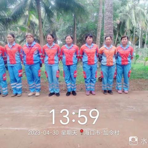 2023年4月30日，东山片区保洁员在43队人居环境卫生整治作业