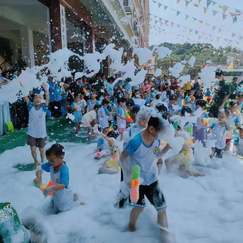 泡沫之夏，奇幻泡泡party ———思颖幼儿园泡沫之夏活动