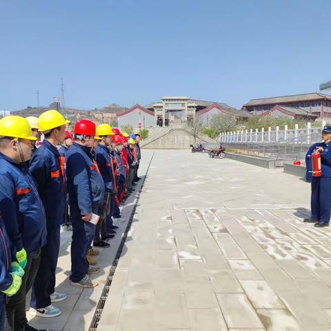 佳县大队深入东方红博物馆在建工地开展消防培训演练