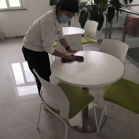 集贤镇集贤社区开展办公室卫生大整治工作