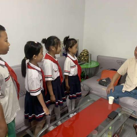 燕山路小学一(五)中队主题:“情系老干部，慰问暖人心”慰问老干部活动