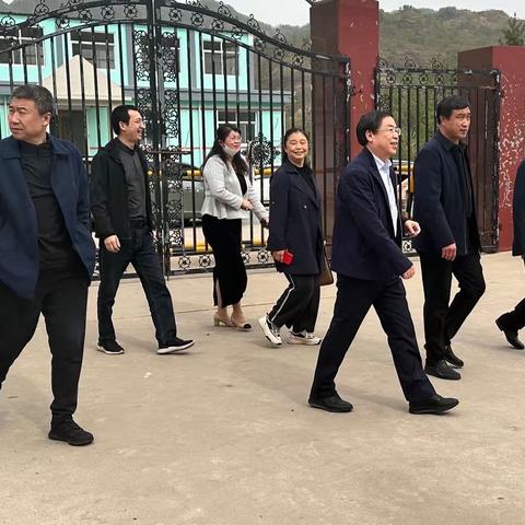 关怀促成长   调研促提升——路罗镇中心学校桃树坪完小