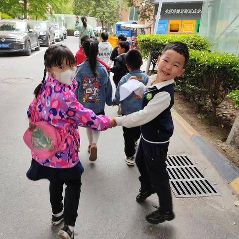 科问幼儿园实践活动～《我们一起买文具》