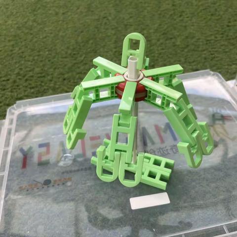 LASY主题造型是《雨伞》