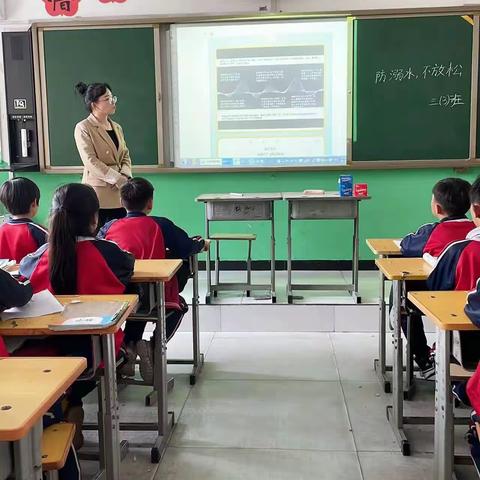 【关爱学生，幸福成长】教研同行，相遇云端——南里岳小学