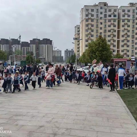 舞钢市二幼师生来冢李村参观游玩