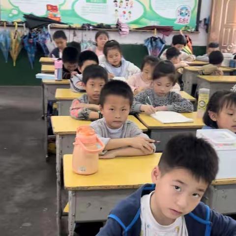 三八亭小学227班美术课后服务