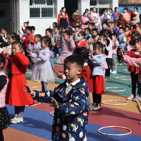 花开疫散，携手共育——平昌县得胜小学附属幼儿园家长会