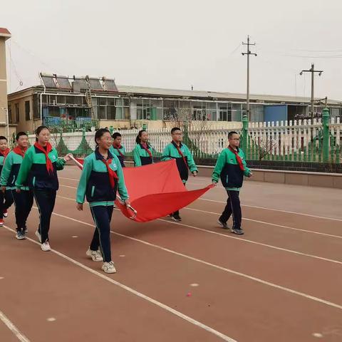 志愿服务，用心护学，为爱站岗———记第十三小学五六班执勤活动纪实