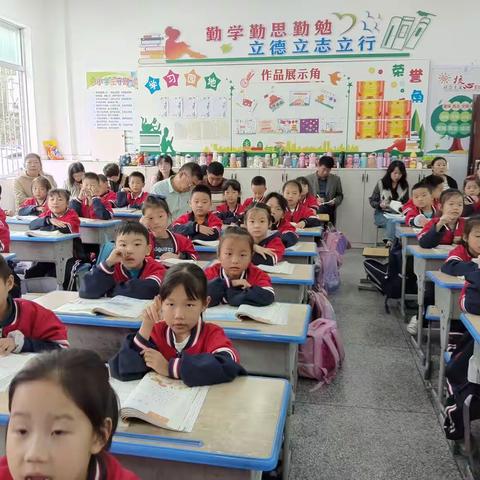 以研促教 语你同行——云湾光彩小学与红星小学研讨语文教研活动