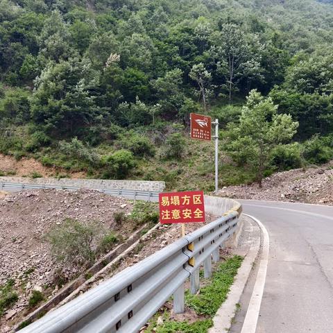 加大公路地质灾害和道路安全排查，确保旅游公路通行安全。