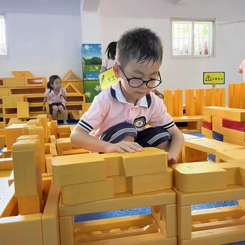 “自主游戏，绽放童年”