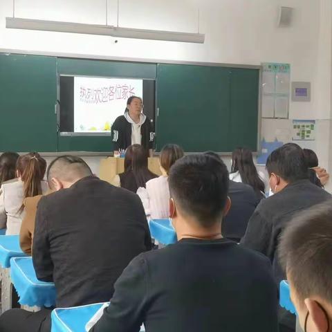 相约家长会，共待花开时———崇文实验小学家长会