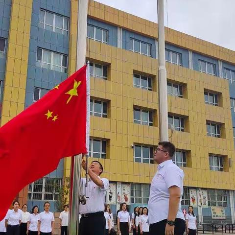 “奋进新时代 铸就新辉煌”乌市第48中学党支部庆“七•一”主题升旗仪式