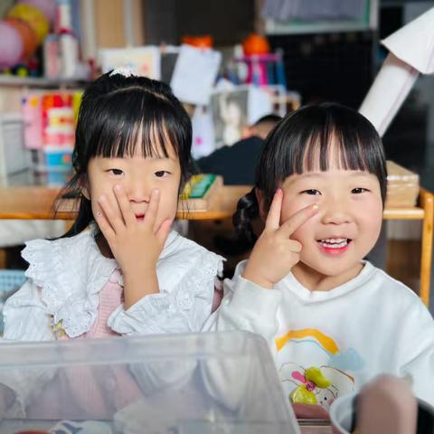 小手相牵👶快乐同行👋——伊金霍洛旗金湖幼儿园爱尚中三班第十三周小记