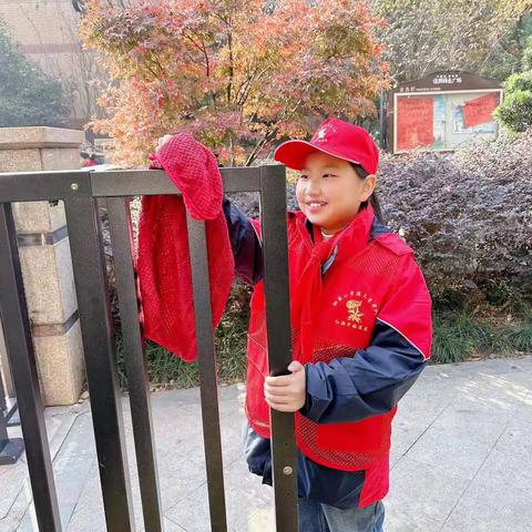 争做红领巾楼道长，助力卫生城市建设——小小红领巾 深深“系”在心 （桐琴小学满天星中队活动）