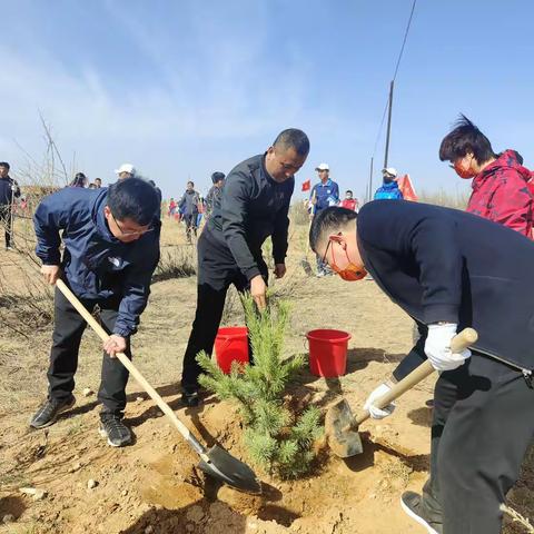 “同心植绿助发展 团结奋进谱新篇”县委常委与党外代表人士开展联谊交友植树活动