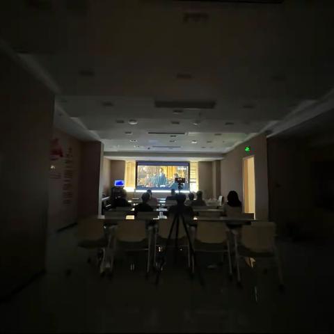 金山街道幸福社区开展“看红色电影忆初心  情暖八一双拥共建”活动