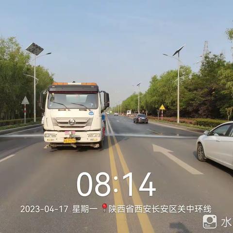 【长安城管】郭杜环卫站自管区域治污减霾道路扬尘治理冲洒水湿扫降尘作业