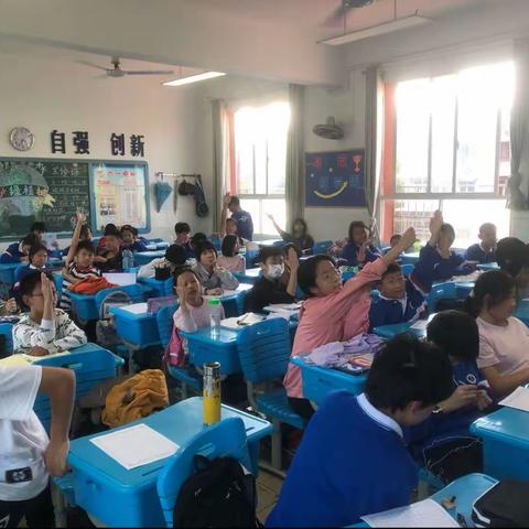 锦源小学六年级一班书法课