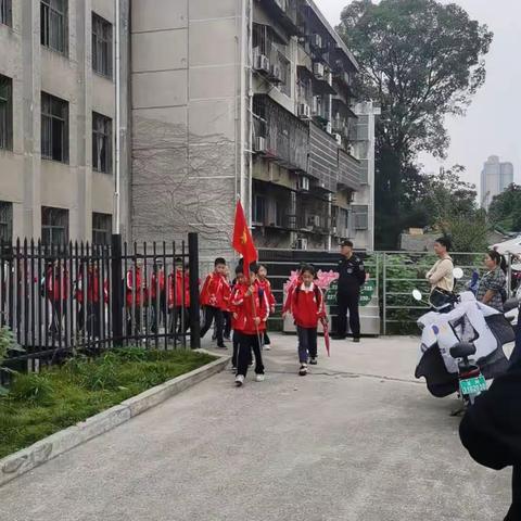 参观《岳阳市博物馆》——记206班秋游活动