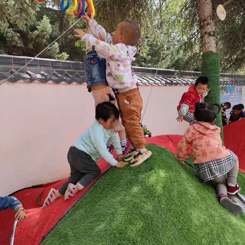 家园携手促成长---衙下集镇中心幼儿园中一班4月家长跟班